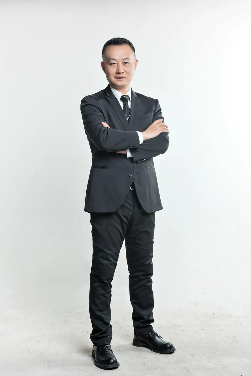 廉东晓 创始人 & 执行董事